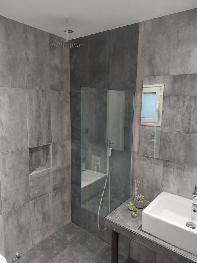 Apartament Όμορφο Ρετιρέ Στον Λυκαβηττό Με Θέα Την Αθήνα. Zewnętrze zdjęcie
